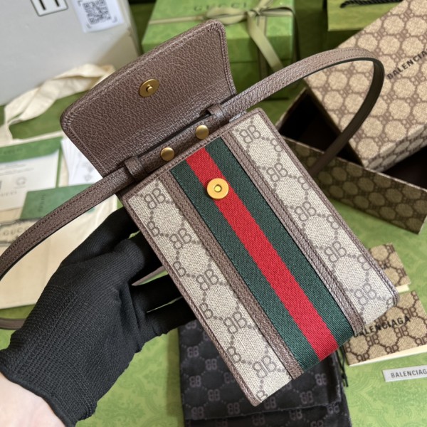  Handbag  Gucci   680130  size  11.7 x 17.8 x 3.6  cm