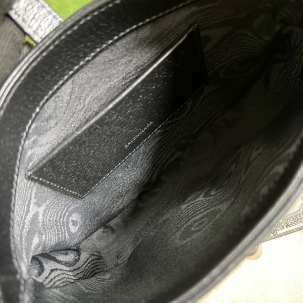 Handbag   Gucci  680132  size  19x13x3  cm