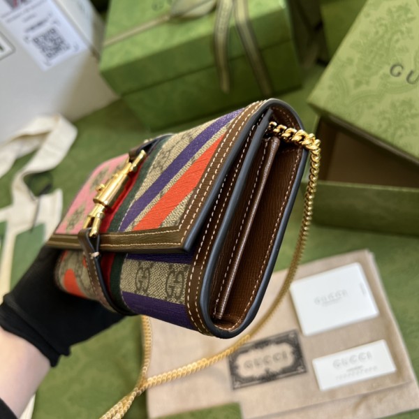  Handbag   Gucci  652681  size  19*10*3.5  cm 