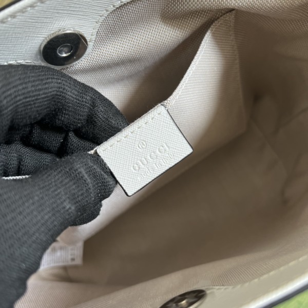 Handbag  Gucci   410812  size   21*20*10  cm