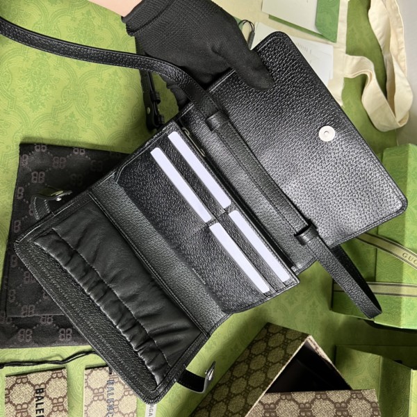 Handbag   Gucci  680131  size  18.8*10.9*3.3  cm