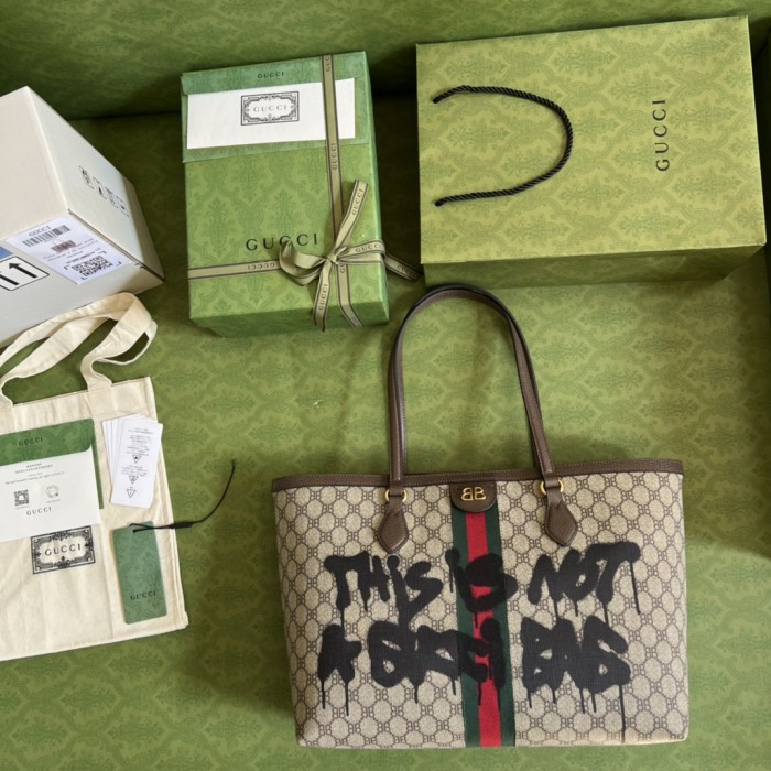  Handbag   Gucci  680125  size  38x28x14  cm