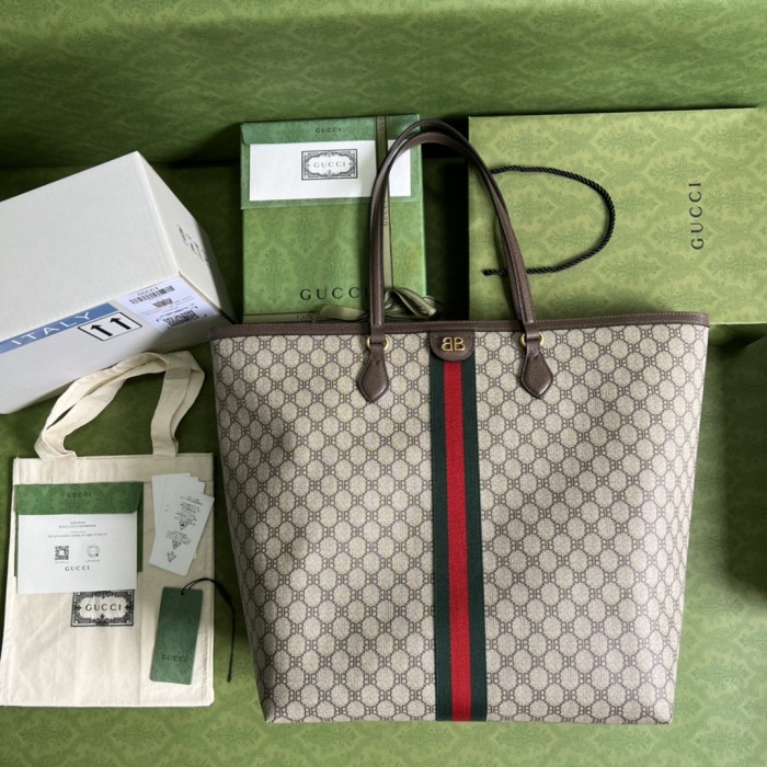 Handbag   Gucci  680127  size  41.5x39.5x19.5  cm