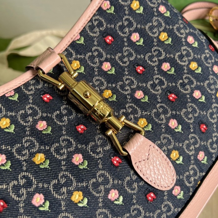  Handbag    Gucci  636706  size  28*19*4.5  cm