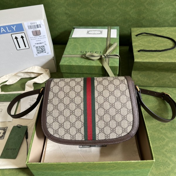  Handbag  Gucci  680121   size    25 x18x 9  cm  