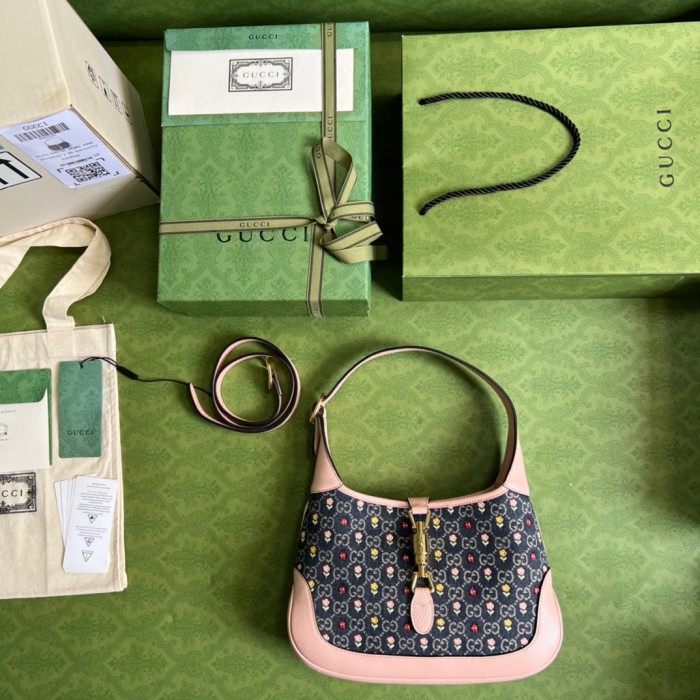  Handbag    Gucci  636706  size  28*19*4.5  cm