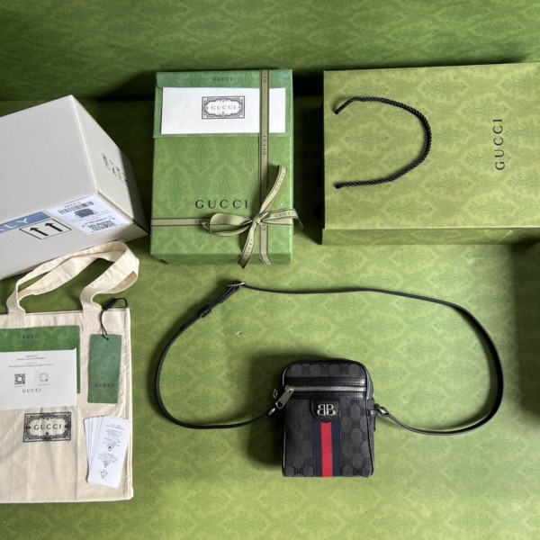  Handbag    Gucci  680129  size 14.0 x17.8 x 5.3  cm