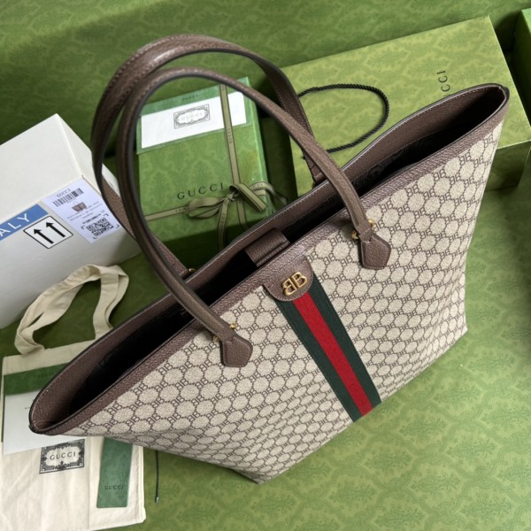 Handbag   Gucci  680127  size  41.5x39.5x19.5  cm
