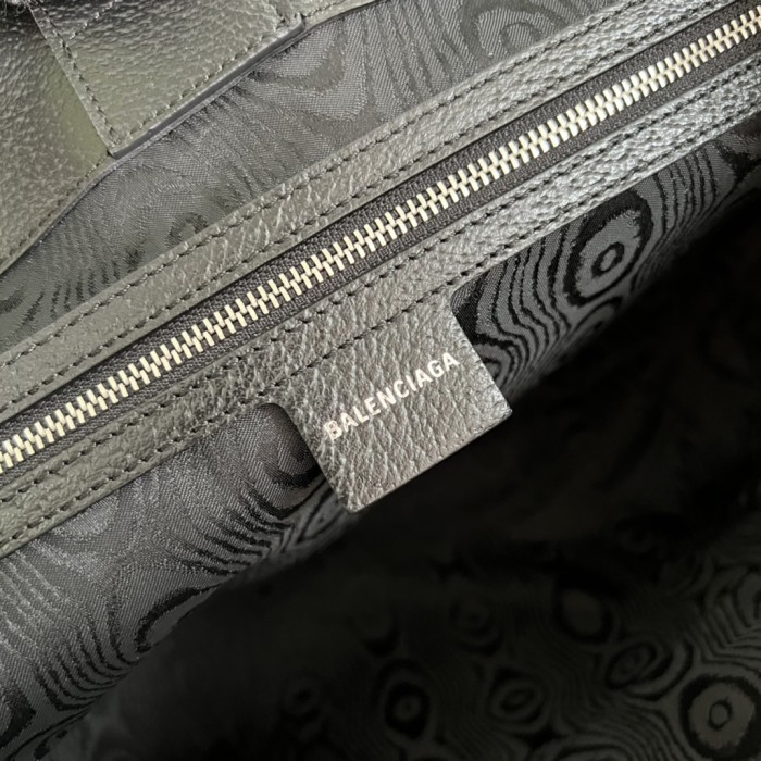  Handbag   Gucci  680125  size  38*28*14  cm