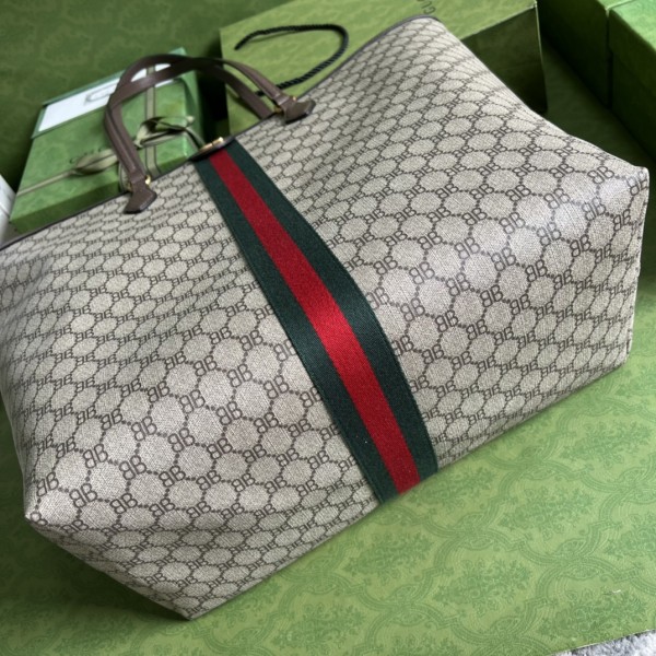 Handbag   Gucci  680127  size  41.5x39.5x19.5  cm
