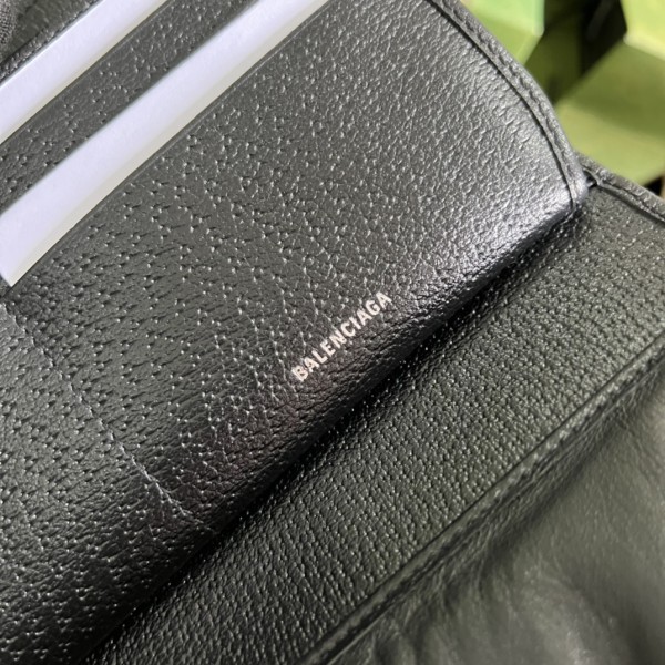 Handbag   Gucci  680131  size  18.8*10.9*3.3  cm