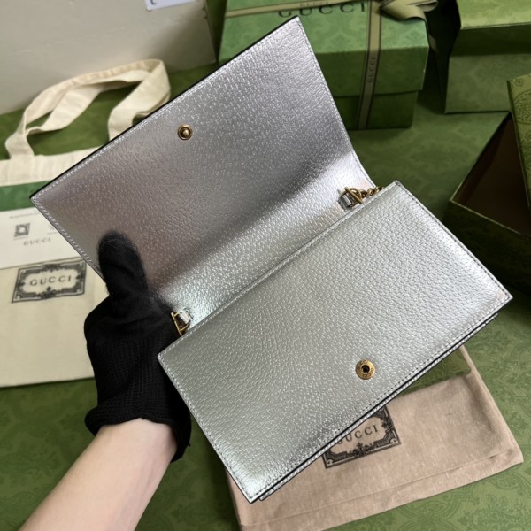 Handbag  Gucci  696817  size  19x 11x 5  cm