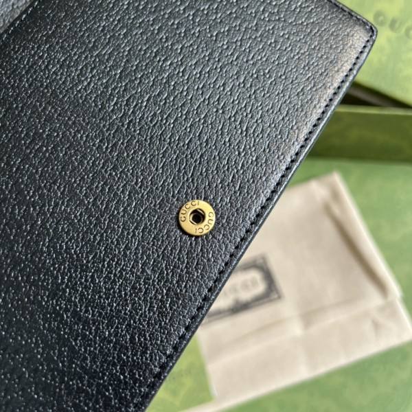 Handbag   Gucci  696817  size  19x 11x 5  cm  