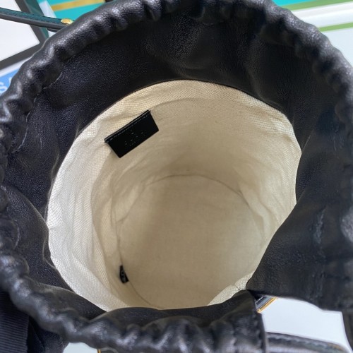  Handbag   Gucci   637115  size  14*16*14  cm