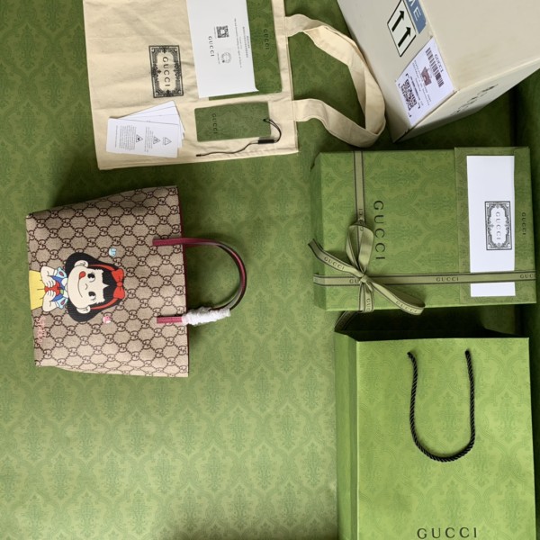  Handbag   Gucci  410812  size  21*20*10 cm