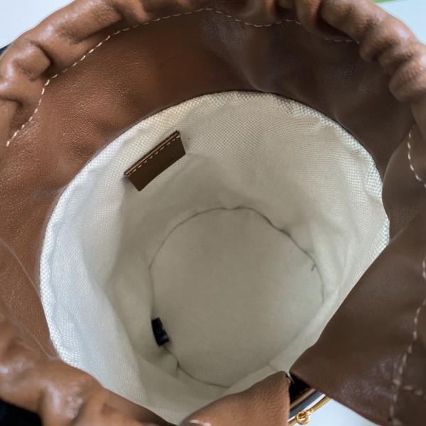  Handbag   Gucci   637115  size  14*16*14   cm