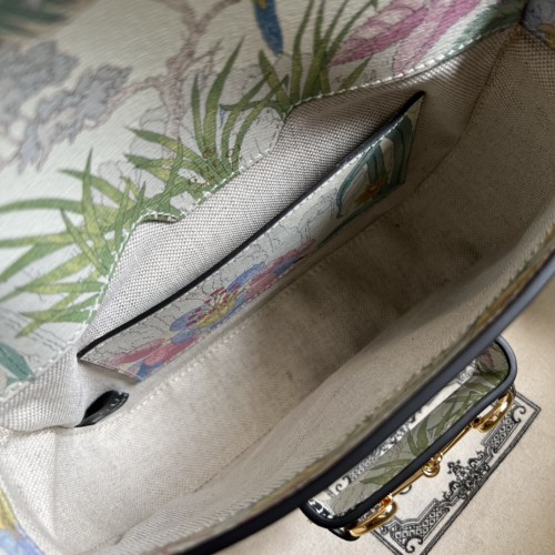  Handbag    Gucci  677266  size  20.6x 14.5x 5  cm