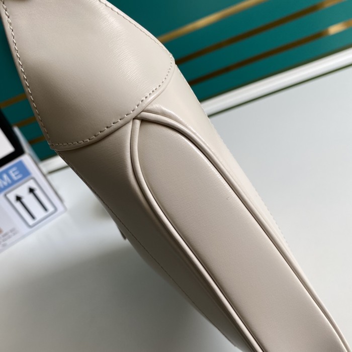  Handbag   Gucci  636709  size  27.5*19*4  cm