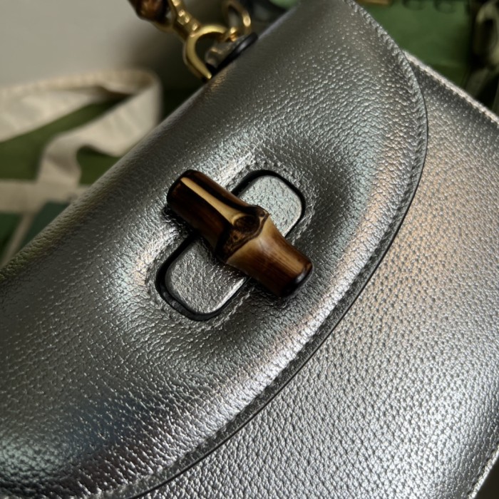  Handbag   Gucci   675797  size  21*15*7  cm