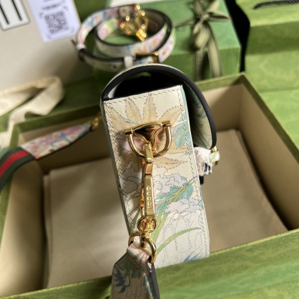  Handbag    Gucci  677266  size  20.6x 14.5x 5  cm