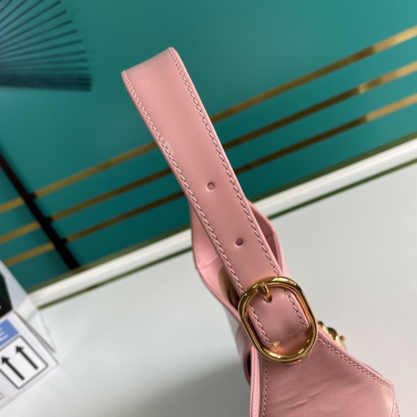  Handbag   Gucci  636709  size  27.5*19*4  cm