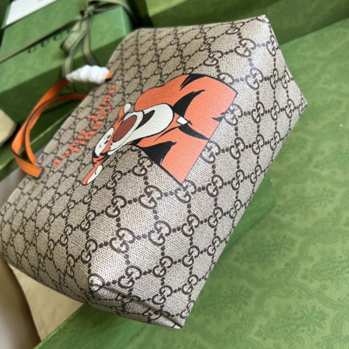  Handbag    Gucci  410812  size  21*20*10  cm 