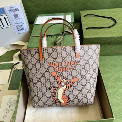  Handbag   Gucci  410812  size  21*20*10  cm
