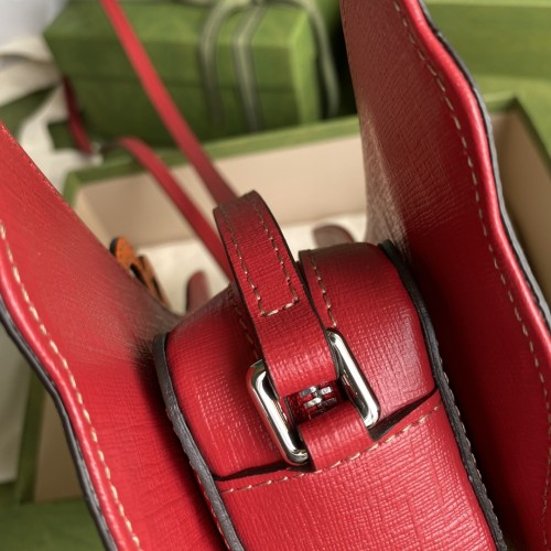  Handbag   Gucci   648803  size  23*15.5*6  cm