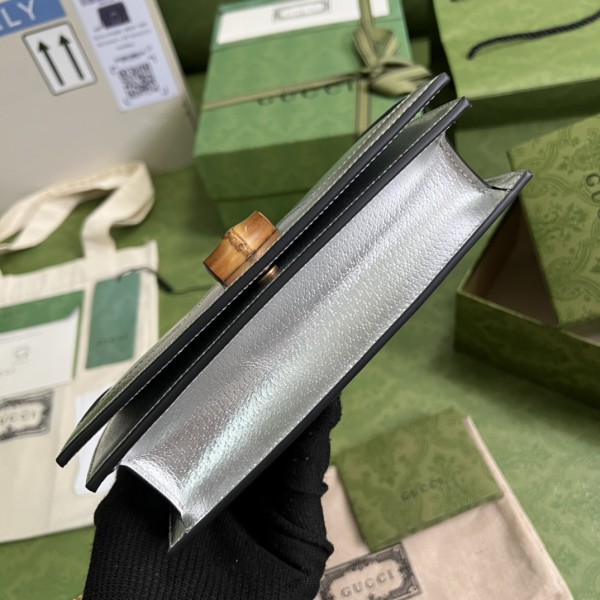 Handbag  Gucci  696817  size  19x 11x 5  cm