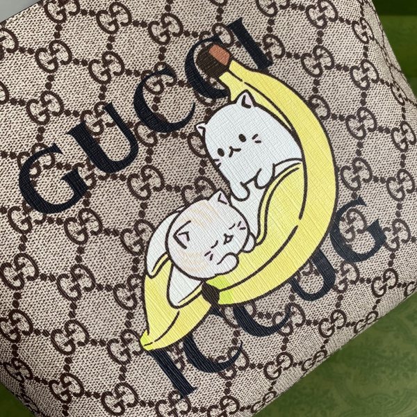  Handbag   Gucci  410812  size  21*20*1 0  cm 