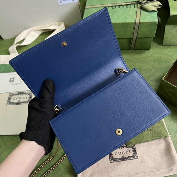  Handbag   Gucci  696817   size  19x 11x 5  cm