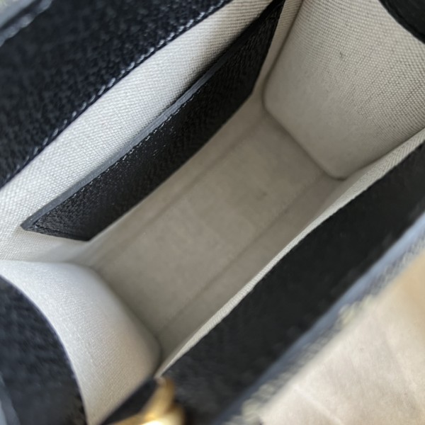  Handbag   Gucci  671623  size  16*20*7  cm  