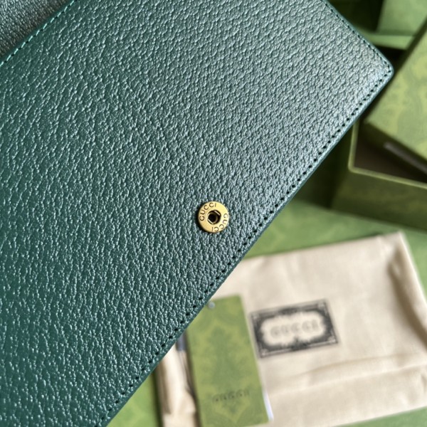 Handbag   Gucci  696817   size  19x 11x 5  cm