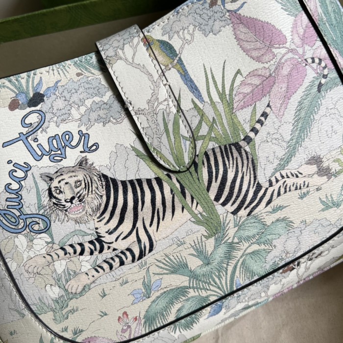  Handbag   Gucci  636709  size 28x19x4.5  cm