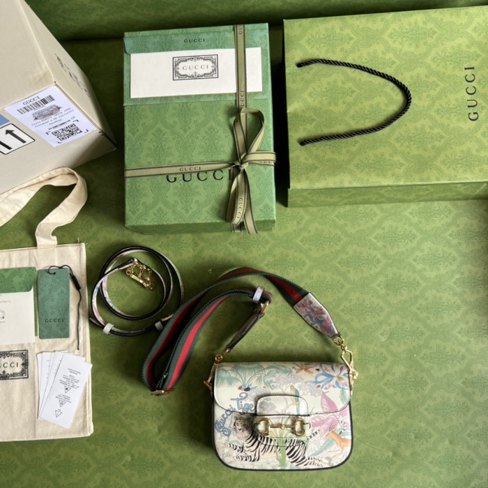  Handbag    Gucci  677266  size  20.6x 14.5x 5  cm