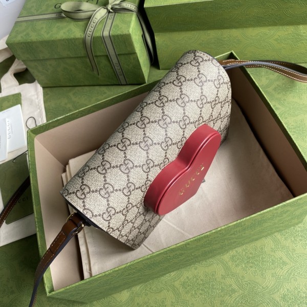  Handbag    Gucci  637048  size  20.5*15.5*6  cm