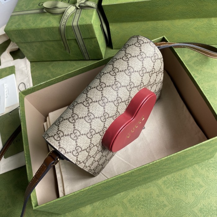  Handbag    Gucci  637048  size  20.5*15.5*6  cm