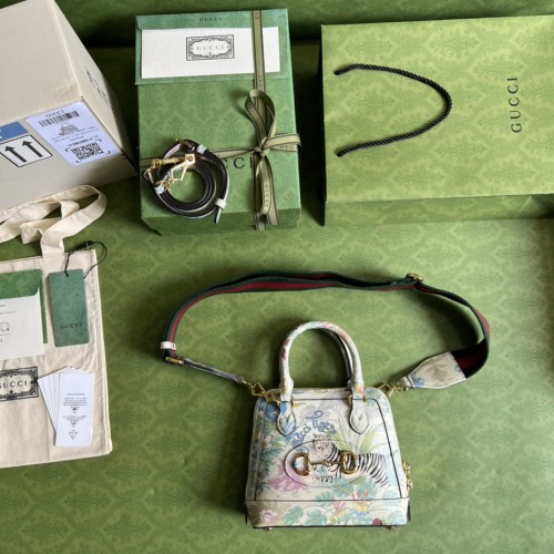  Handbag   Gucci  677212  size  20*19.5*7.5  cm