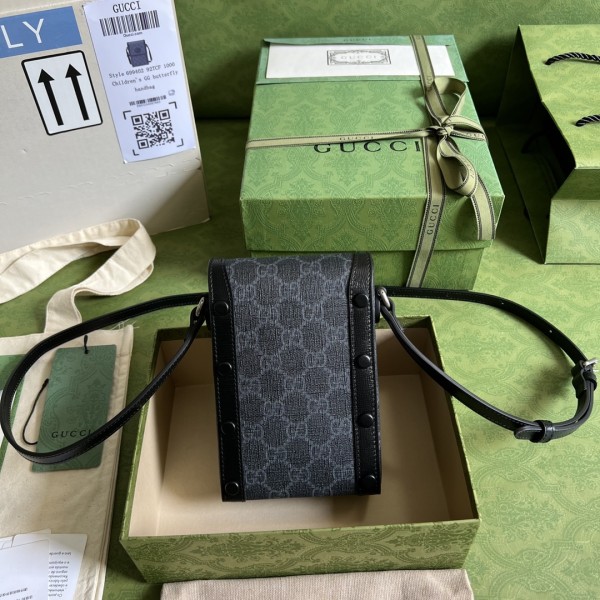  Handbag   Gucci  699402  size  11.5x 17x 4  cm