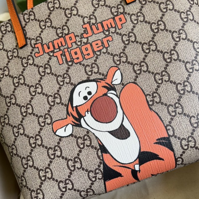  Handbag    Gucci  410812  size  21*20*10  cm 