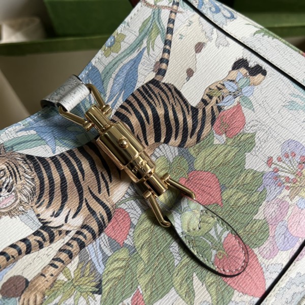  Handbag   Gucci  636709  size 28x19x4.5  cm