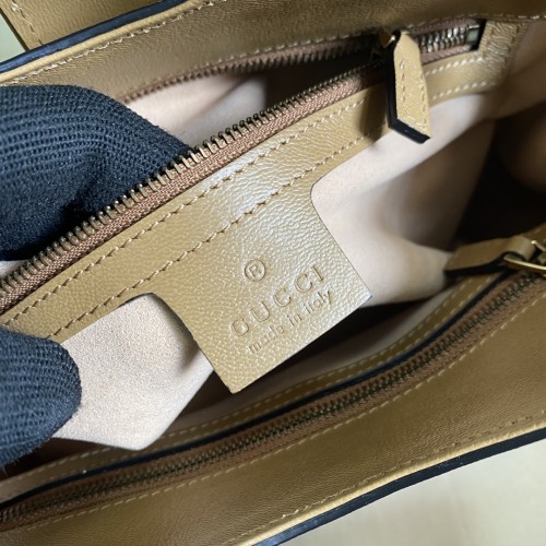  Handbag   Gucci   658450  size  25*19*11  cm