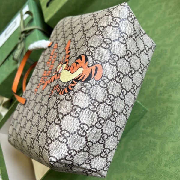  Handbag   Gucci  410812  size  21*20*10  cm