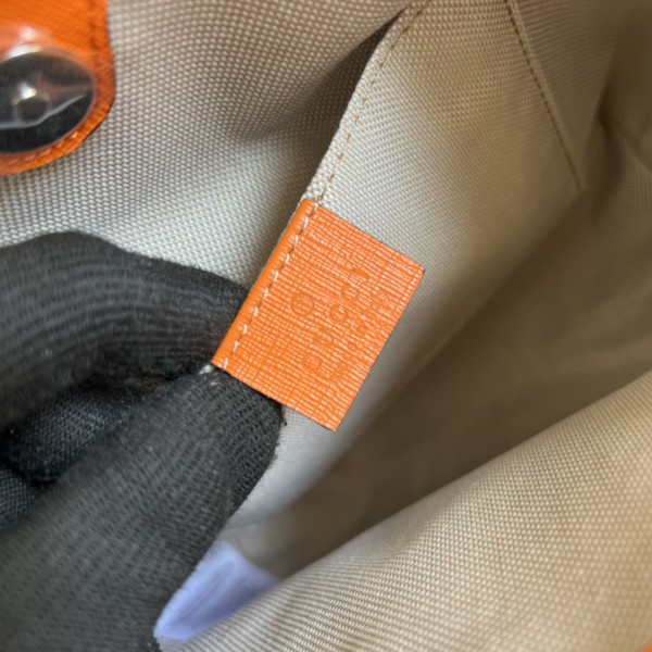  Handbag   Gucci  410812  size  21*20*10  cm