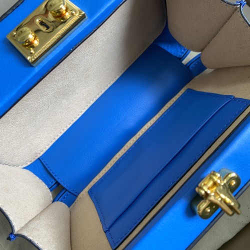 Handbag   Gucci  658230  size  17*10*5.5  cm