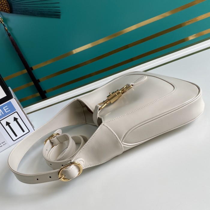  Handbag   Gucci  636709  size  27.5*19*4  cm