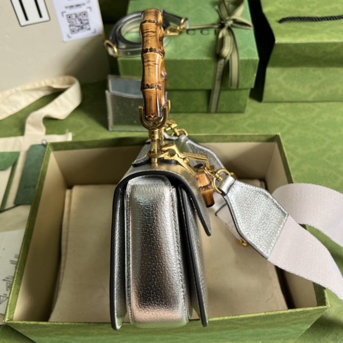  Handbag   Gucci   675797  size  21*15*7  cm