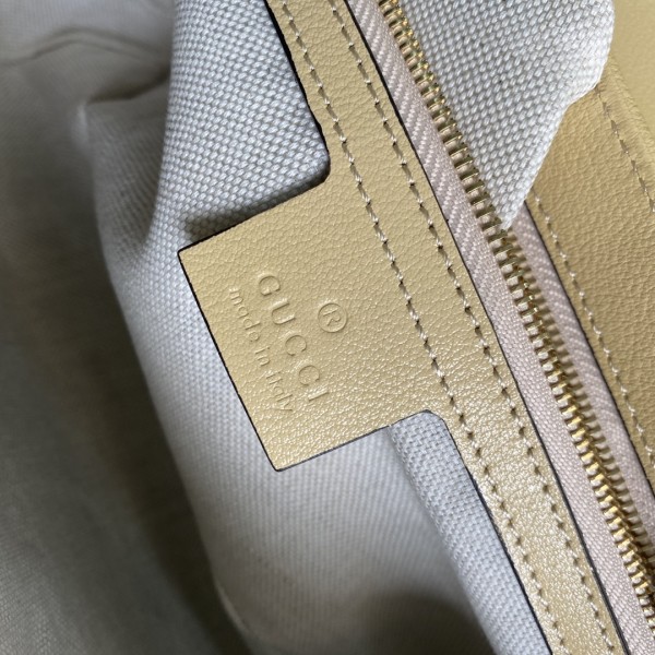  Handbag    Gucci   443497  size  26*15*7  cm 