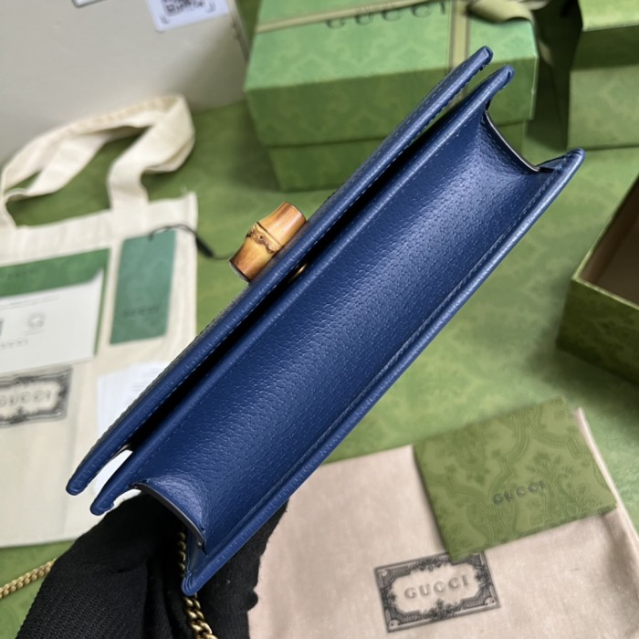  Handbag   Gucci  696817   size  19x 11x 5  cm