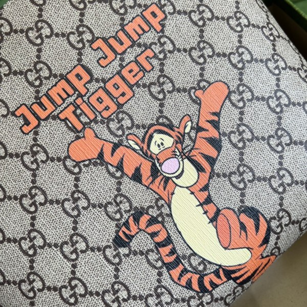  Handbag   Gucci  410812  size  21*20*10  cm